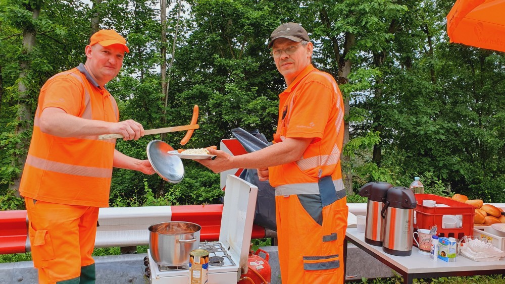 sm_burscheid_jungs_in_orange_18.jpg