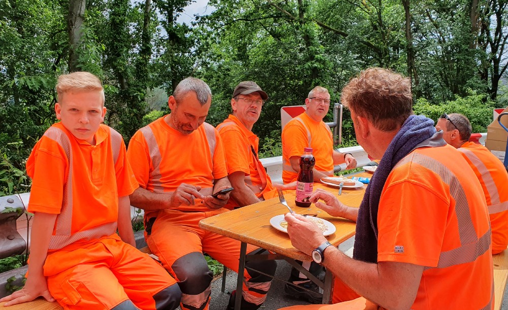 sm_burscheid_jungs_in_orange_19.jpg